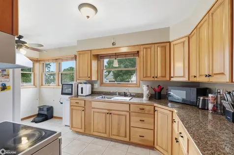 806 Oswego Street Tama IA 52339