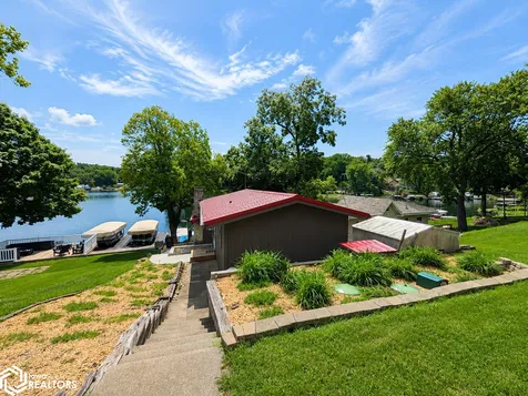 1116 Lakeshore Drive Brooklyn IA 52211