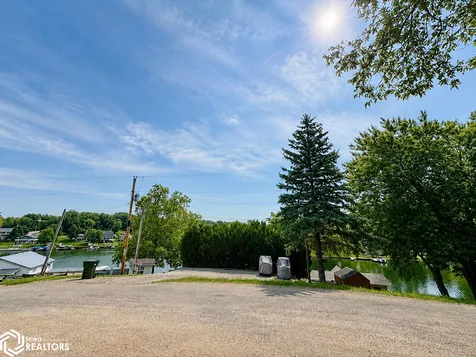 1116 Lakeshore Drive Brooklyn IA 52211