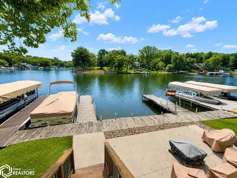 1116 Lakeshore Drive Brooklyn IA 52211