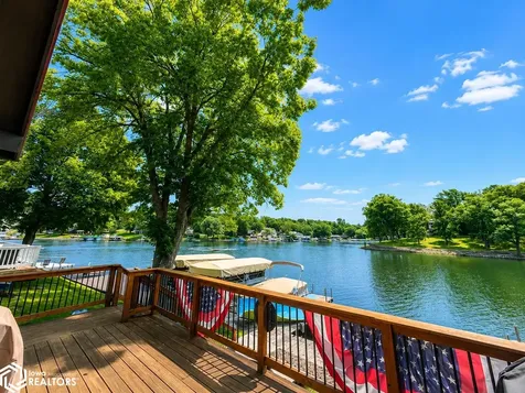 1116 Lakeshore Drive Brooklyn IA 52211