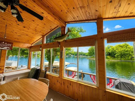 1116 Lakeshore Drive Brooklyn IA 52211