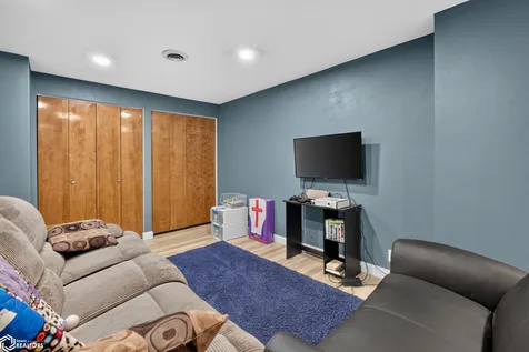 2301 S 5th Avenue Marshalltown IA 50158
