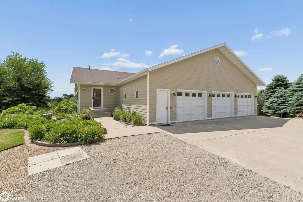 4055 A 235th Street Clear Lake IA 50428