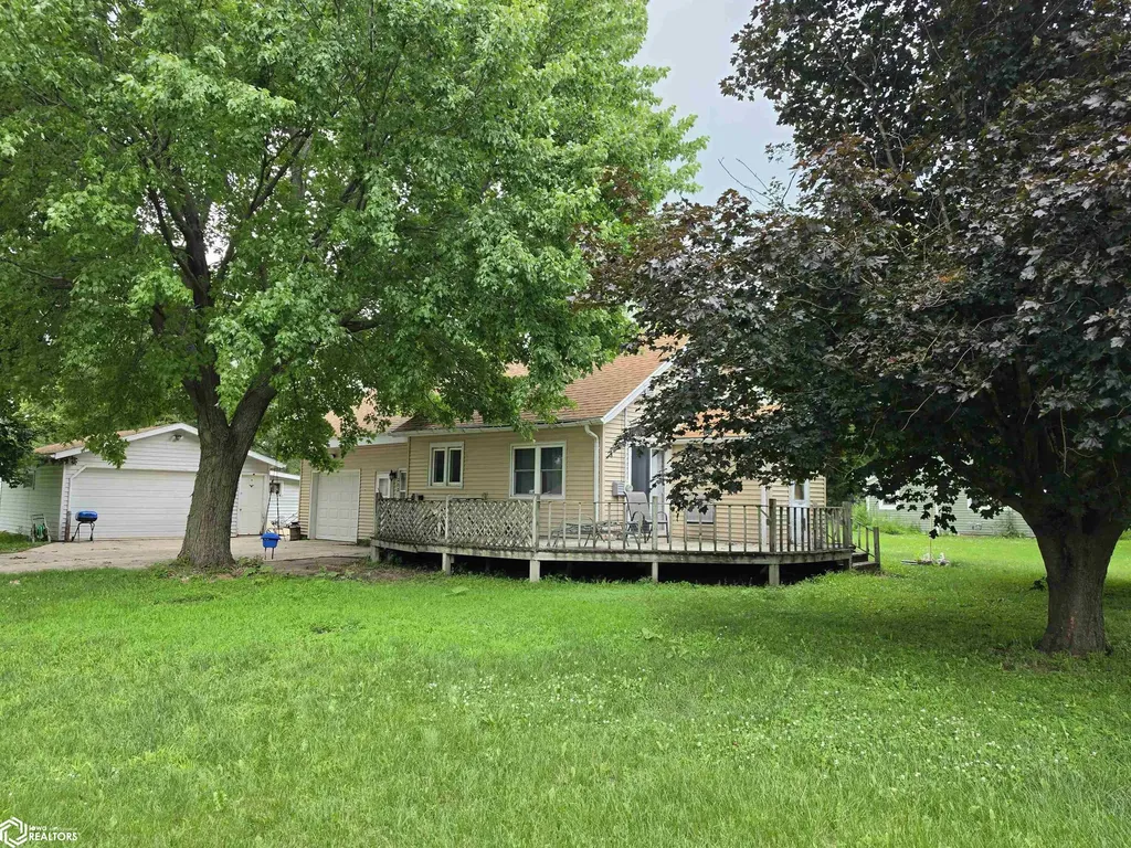 202 E Broadway Leland IA 50453