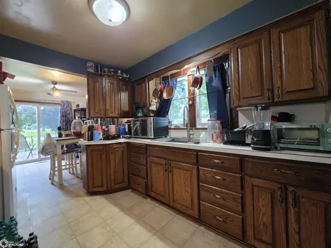 202 E Broadway Leland IA 50453
