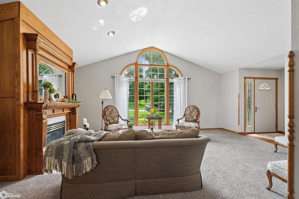 1032 Oakland Drive Tama IA 52339