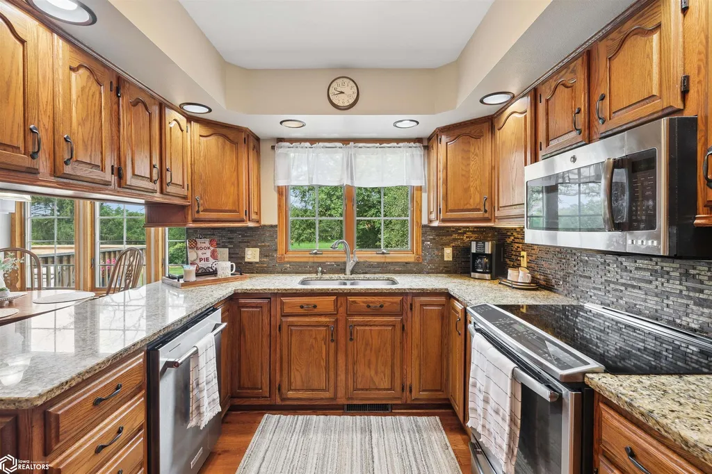 1032 Oakland Drive Tama IA 52339