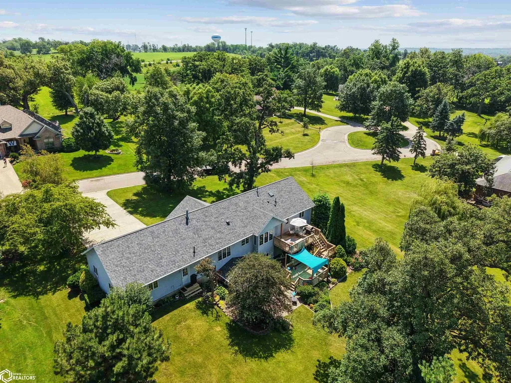 1032 Oakland Drive Tama IA 52339