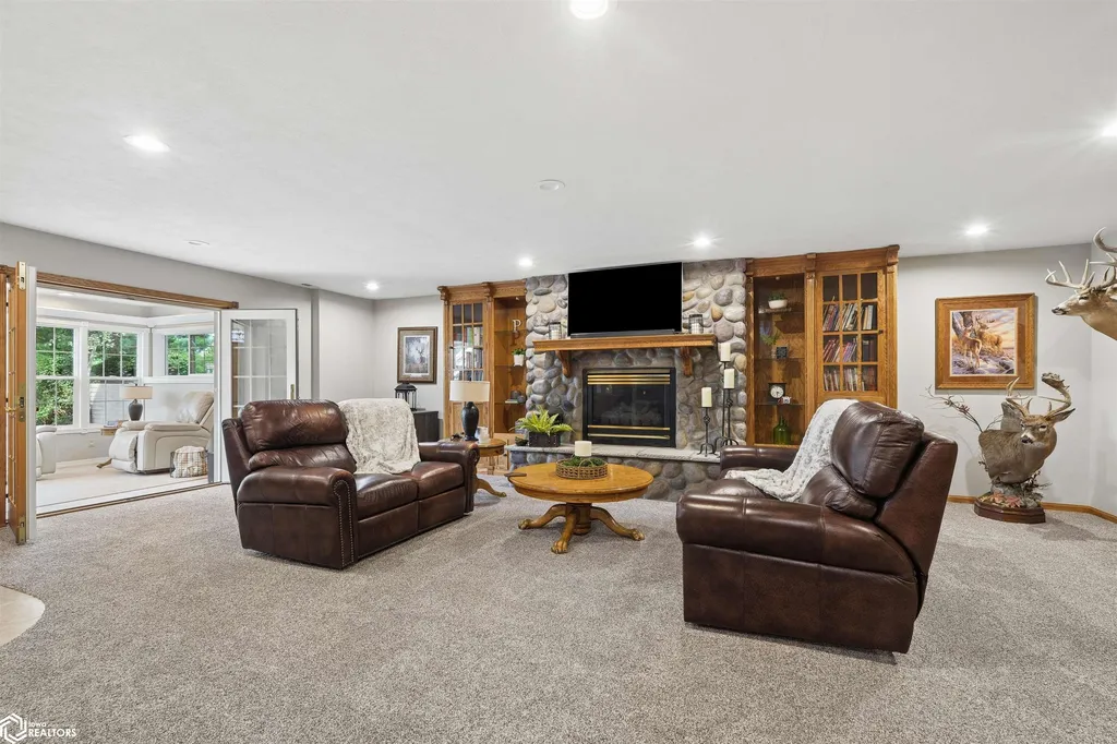 1032 Oakland Drive Tama IA 52339