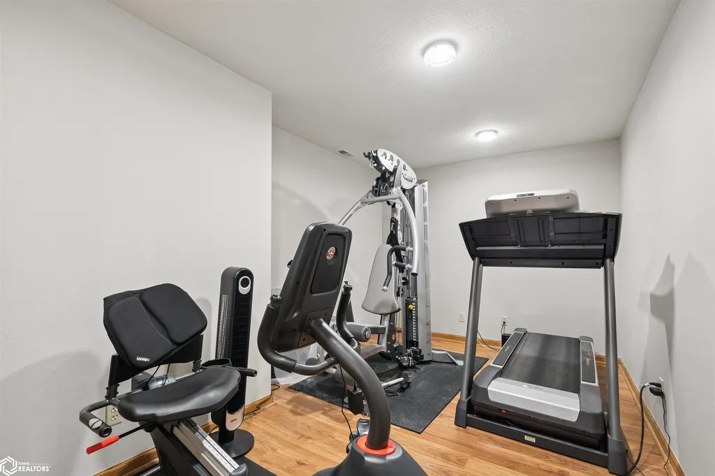 1032 Oakland Drive Tama IA 52339