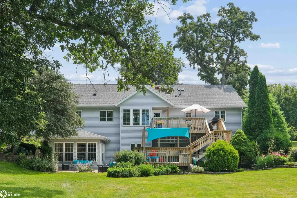 1032 Oakland Drive Tama IA 52339