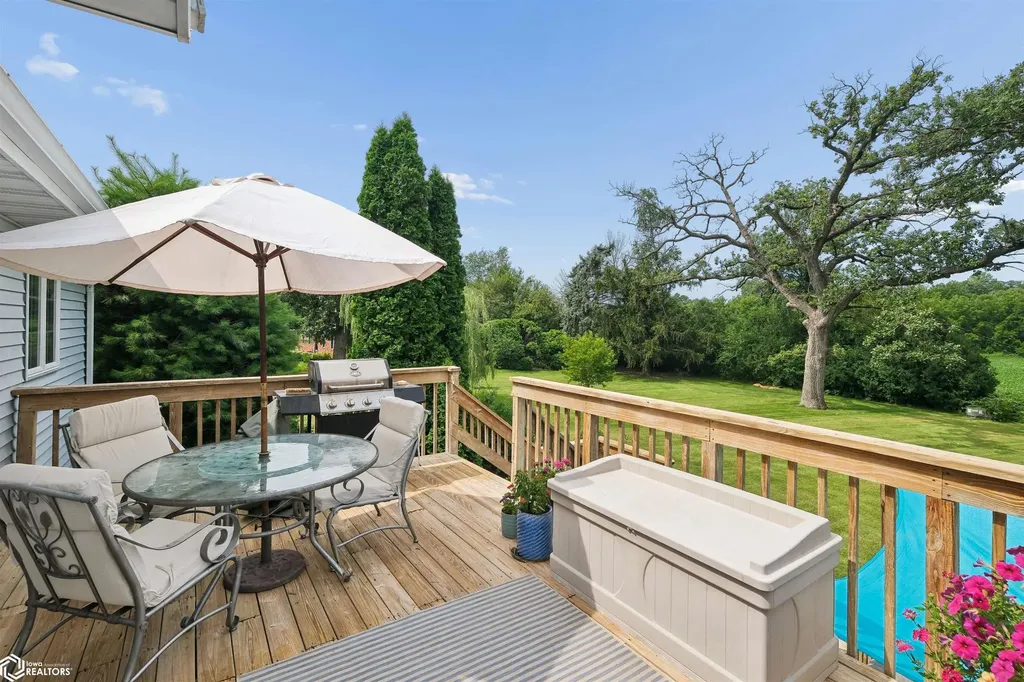 1032 Oakland Drive Tama IA 52339