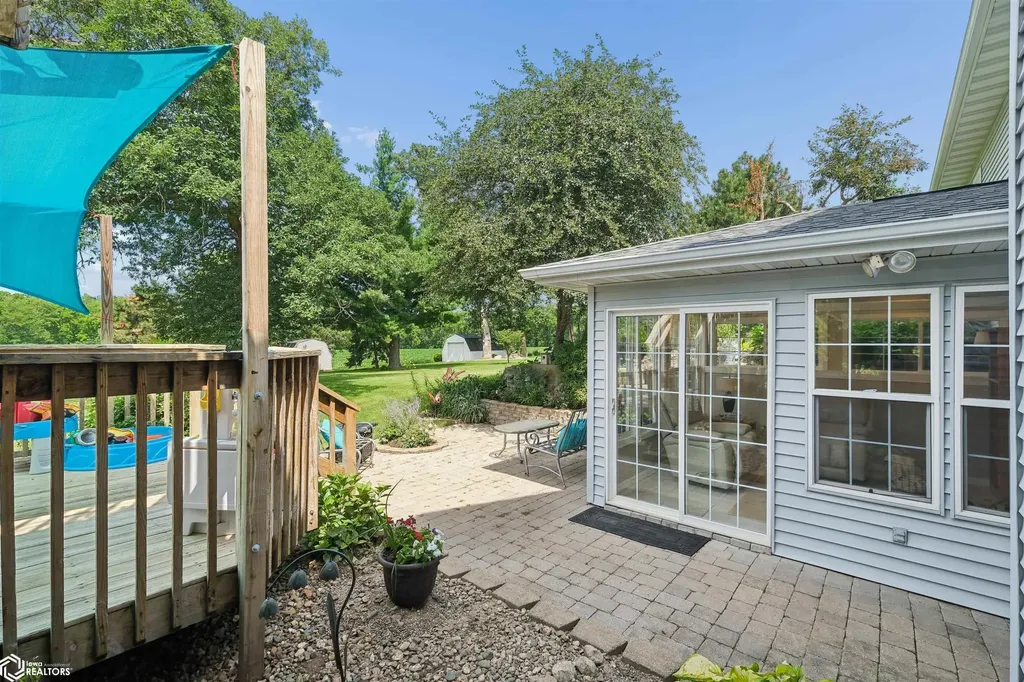 1032 Oakland Drive Tama IA 52339