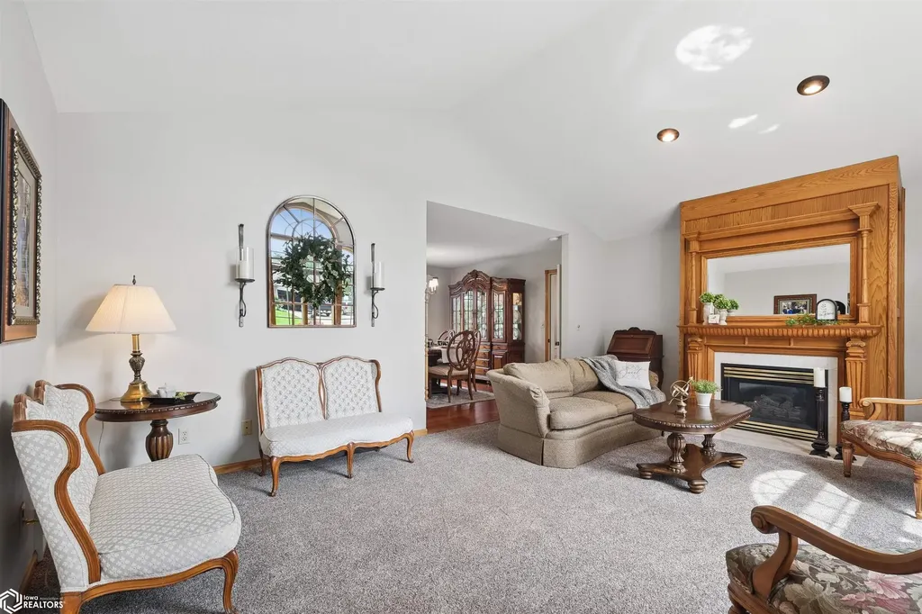 1032 Oakland Drive Tama IA 52339