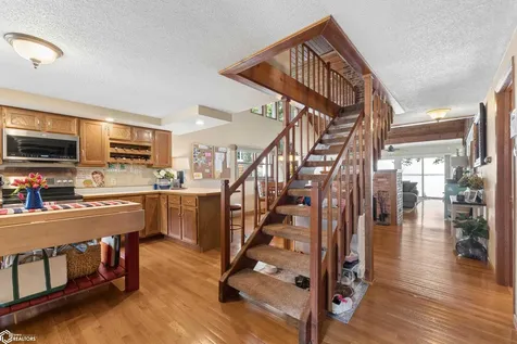5318 Lakeview Drive Clear Lake IA 50428