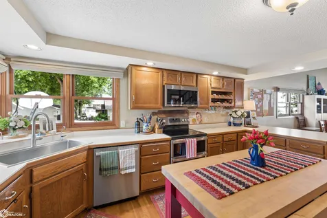 5318 Lakeview Drive Clear Lake IA 50428