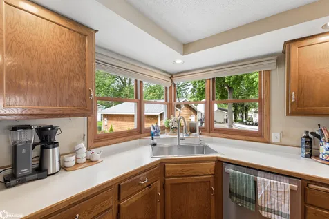 5318 Lakeview Drive Clear Lake IA 50428