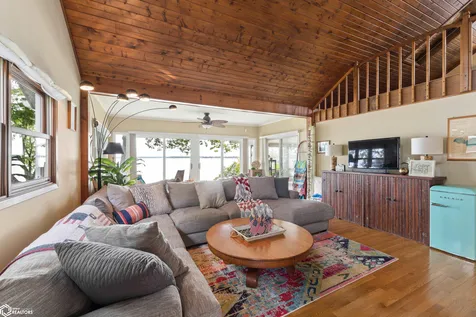 5318 Lakeview Drive Clear Lake IA 50428