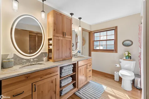 5318 Lakeview Drive Clear Lake IA 50428