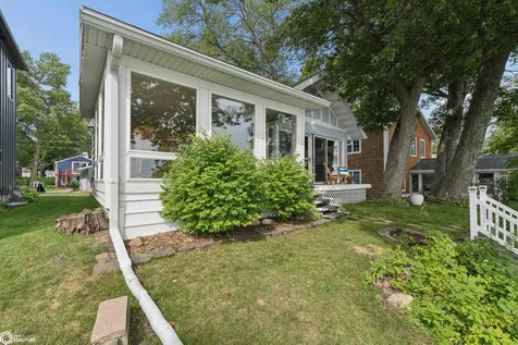 5318 Lakeview Drive Clear Lake IA 50428