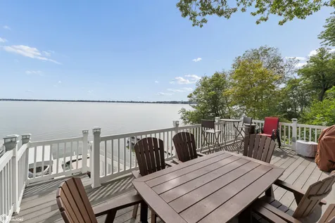 5318 Lakeview Drive Clear Lake IA 50428