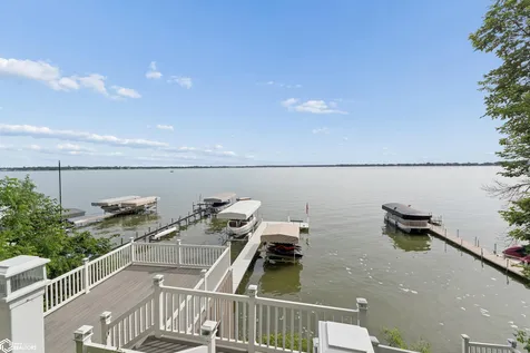 5318 Lakeview Drive Clear Lake IA 50428