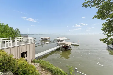 5318 Lakeview Drive Clear Lake IA 50428