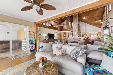 5318 Lakeview Drive Clear Lake IA 50428