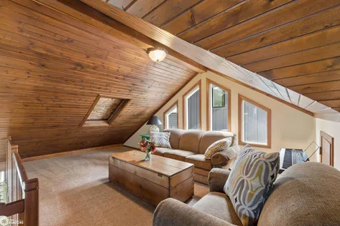 5318 Lakeview Drive Clear Lake IA 50428