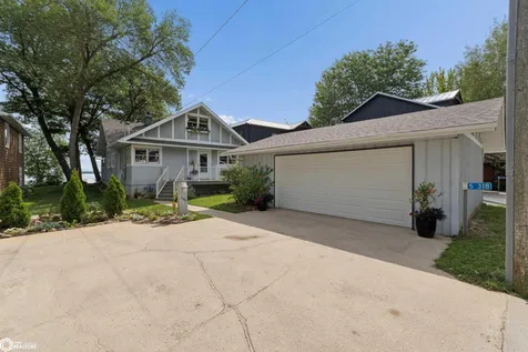 5318 Lakeview Drive Clear Lake IA 50428
