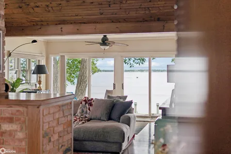 5318 Lakeview Drive Clear Lake IA 50428