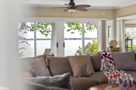 5318 Lakeview Drive Clear Lake IA 50428