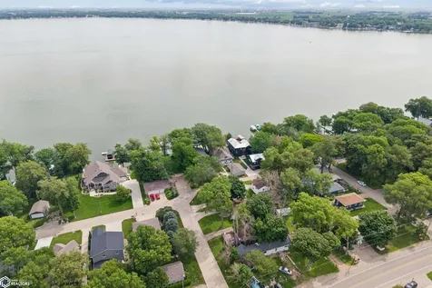5318 Lakeview Drive Clear Lake IA 50428