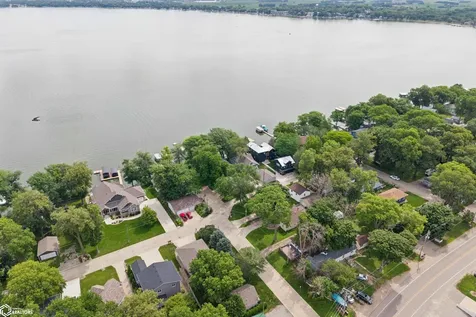 5318 Lakeview Drive Clear Lake IA 50428