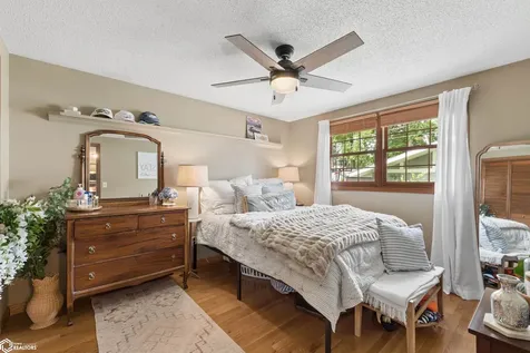 5318 Lakeview Drive Clear Lake IA 50428