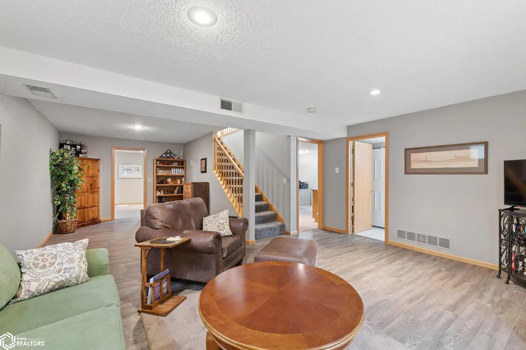 25 Charlestown Square Mason City IA 50401