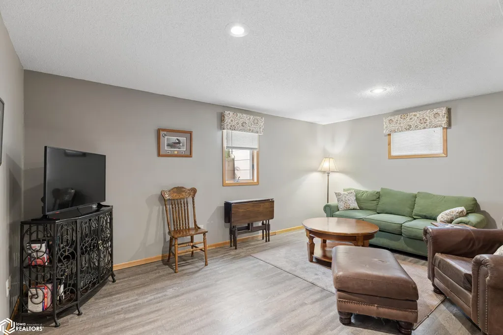 25 Charlestown Square Mason City IA 50401