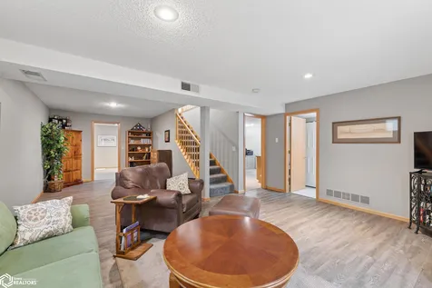 25 Charlestown Square Mason City IA 50401