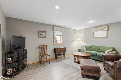 25 Charlestown Square Mason City IA 50401