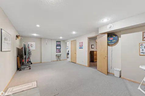 25 Charlestown Square Mason City IA 50401