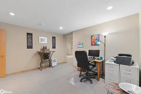 25 Charlestown Square Mason City IA 50401
