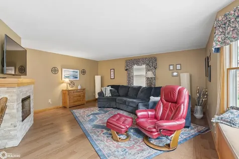 25 Charlestown Square Mason City IA 50401