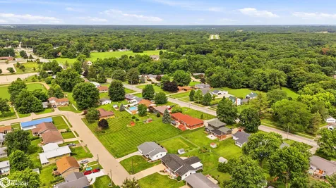 2832 Bock Street Burlington IA 52601