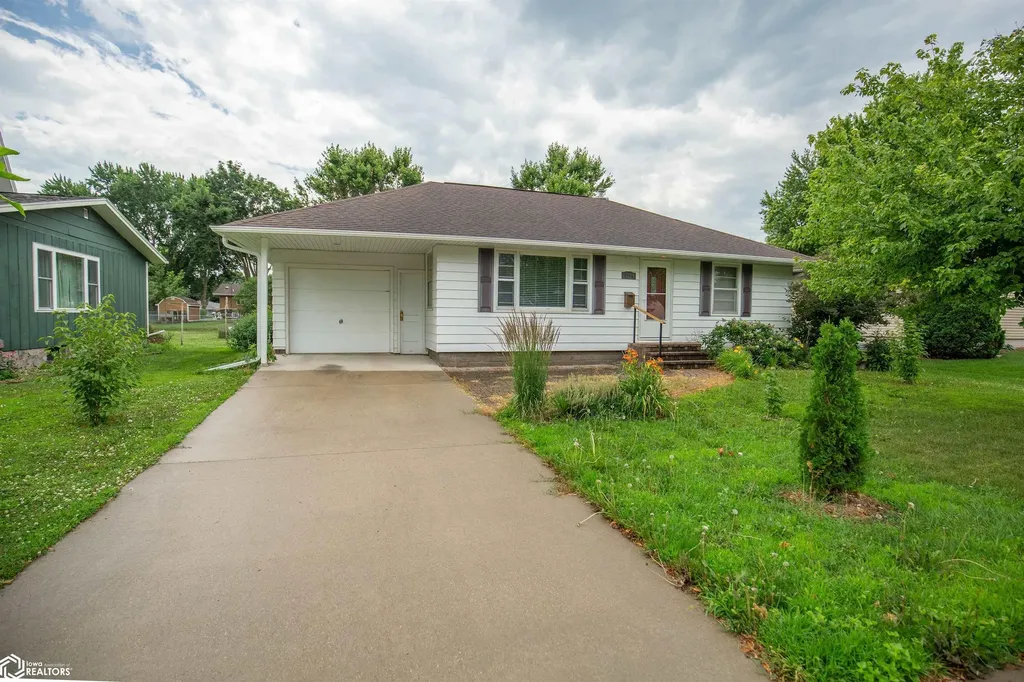 1308 E State Street Algona IA 50511