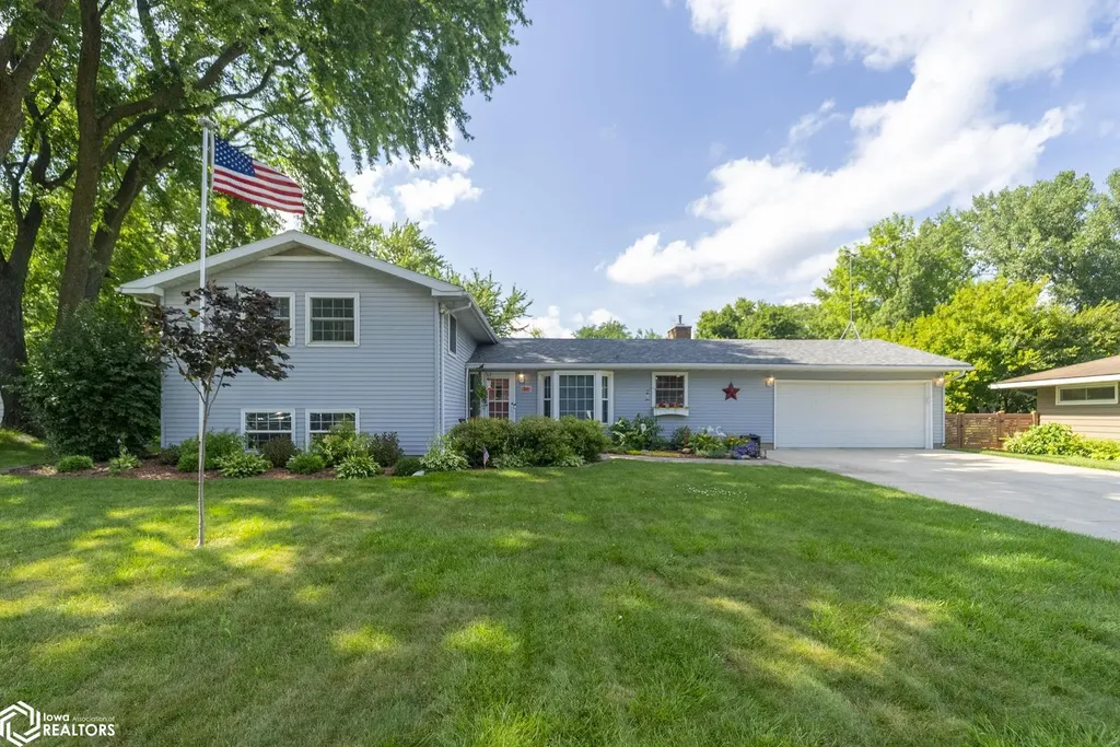38 Country Circle Mason City IA 50401