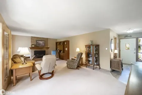 38 Country Circle Mason City IA 50401