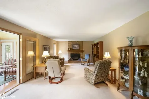 38 Country Circle Mason City IA 50401