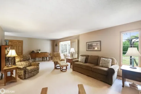 38 Country Circle Mason City IA 50401