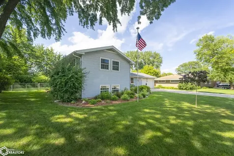 38 Country Circle Mason City IA 50401